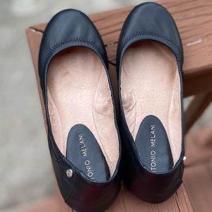 Antonio Melani Size 7 black leather flats